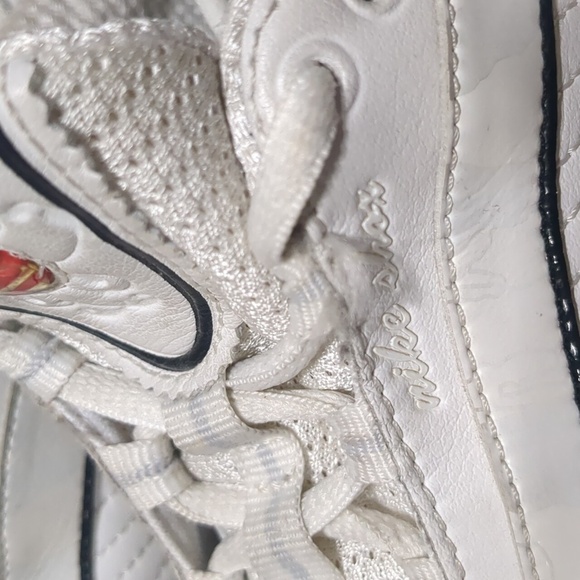 NIKE WOMENS SHOX WHITE/ BLACK leather SIZE 8.5 RARE RUNNING SHOES - Picture 10 of 10